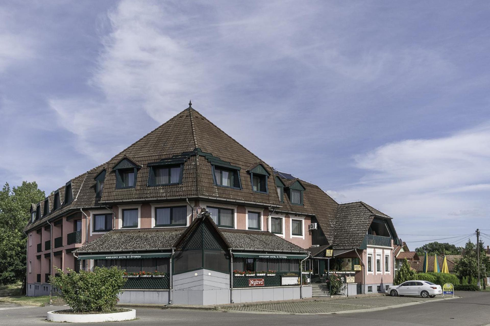 Hableany Hotel Tiszafured Exterior photo